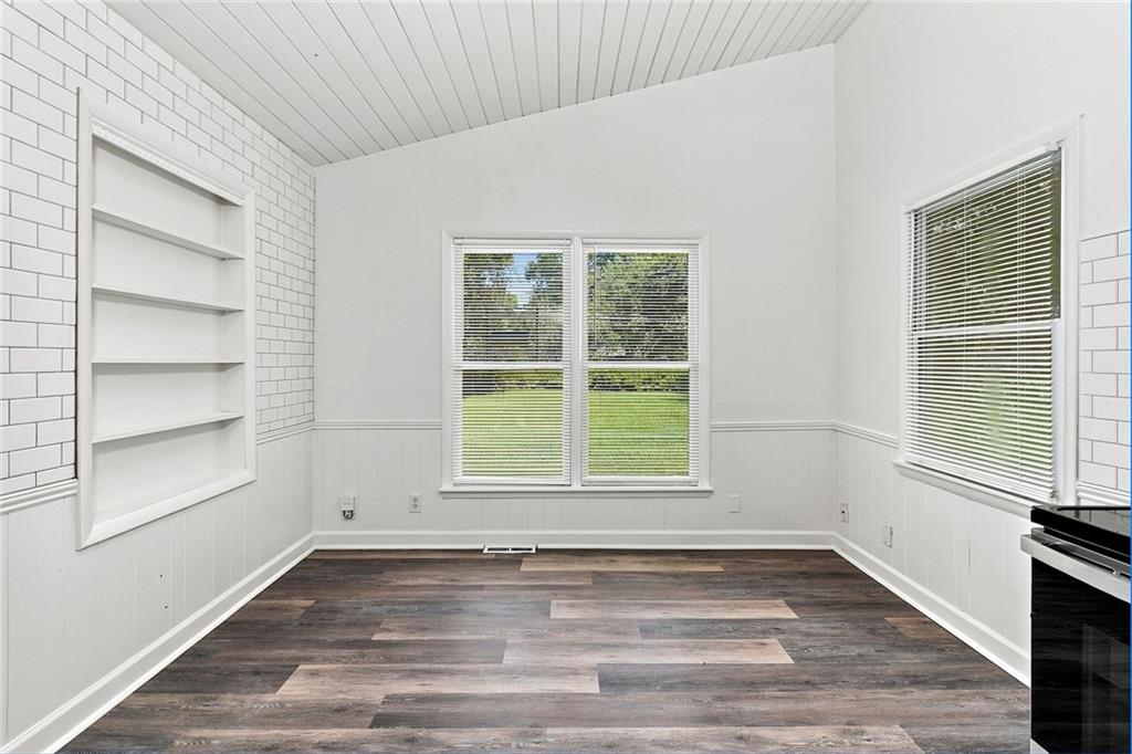 8214 Ruskin Way Property Photo 6