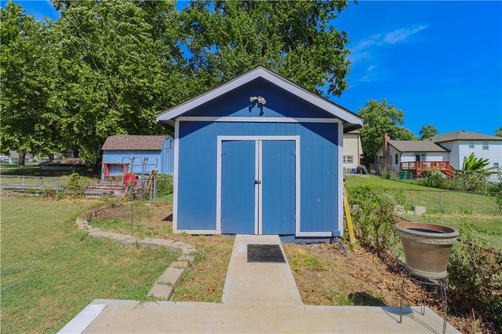 5420 Locust Avenue Property Photo 33