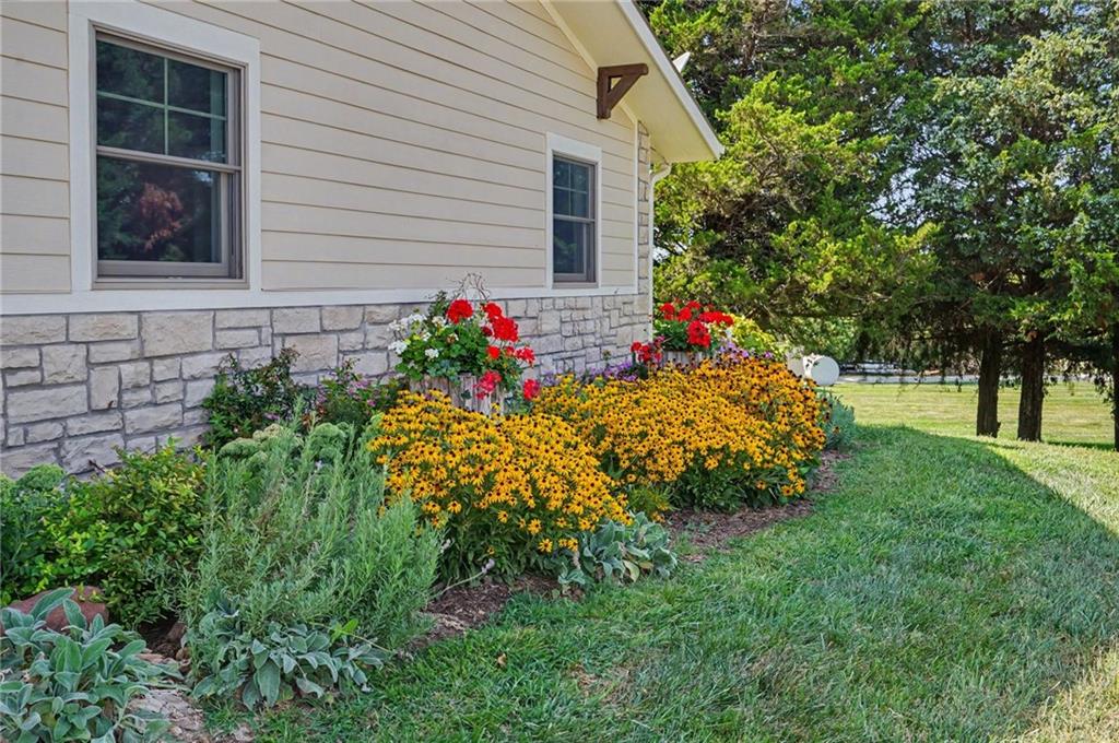 829 N 500th Road Property Photo 33