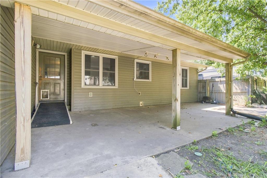 1004 Douglas Lane Property Photo 8