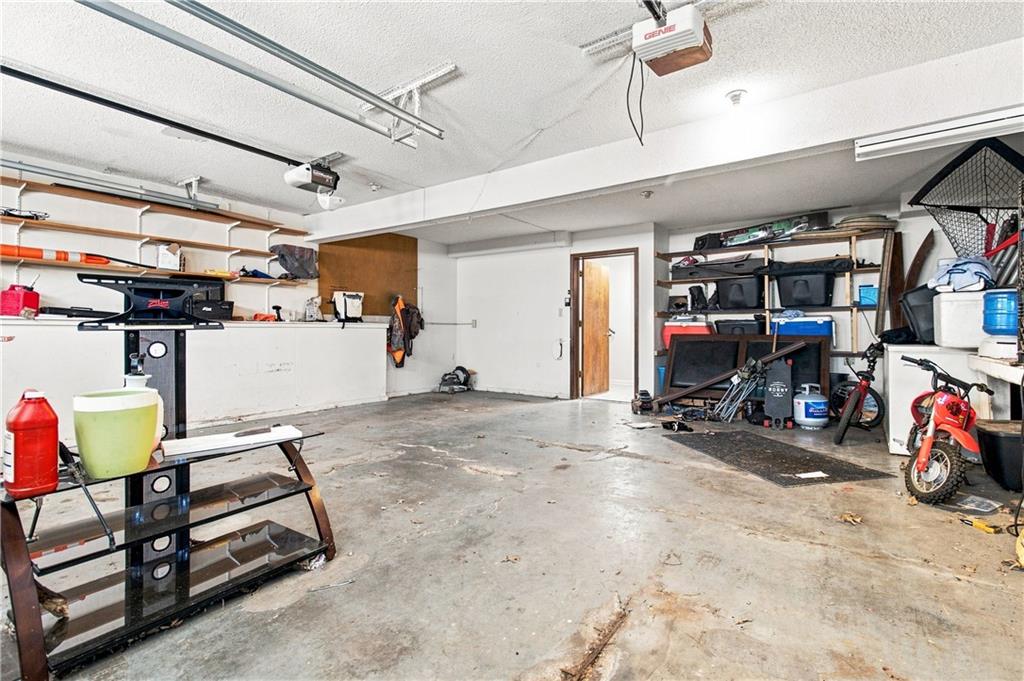 1004 Douglas Lane Property Photo 33