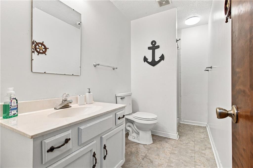 1004 Douglas Lane Property Photo 43