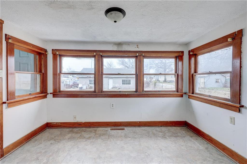 703 N Grand Street Property Photo 13