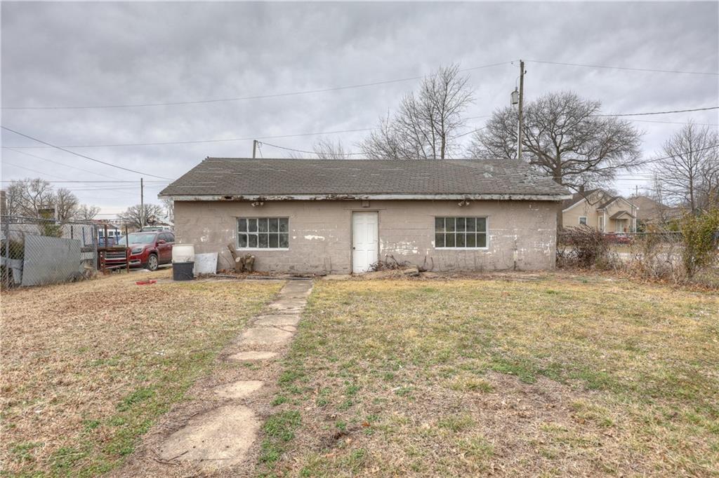 703 N Grand Street Property Photo 31