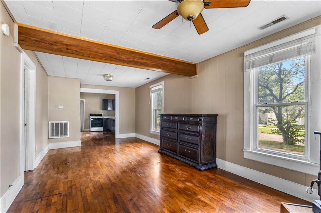 302 Pacific Avenue Property Photo 5