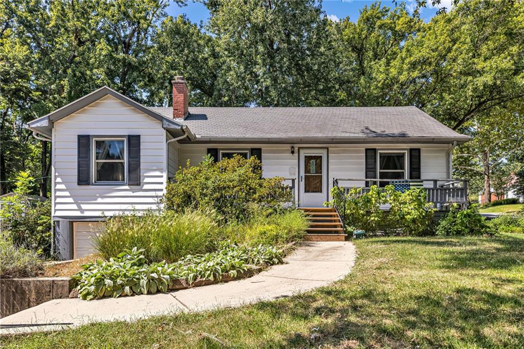 5530 N Spruce Avenue Property Photo 1