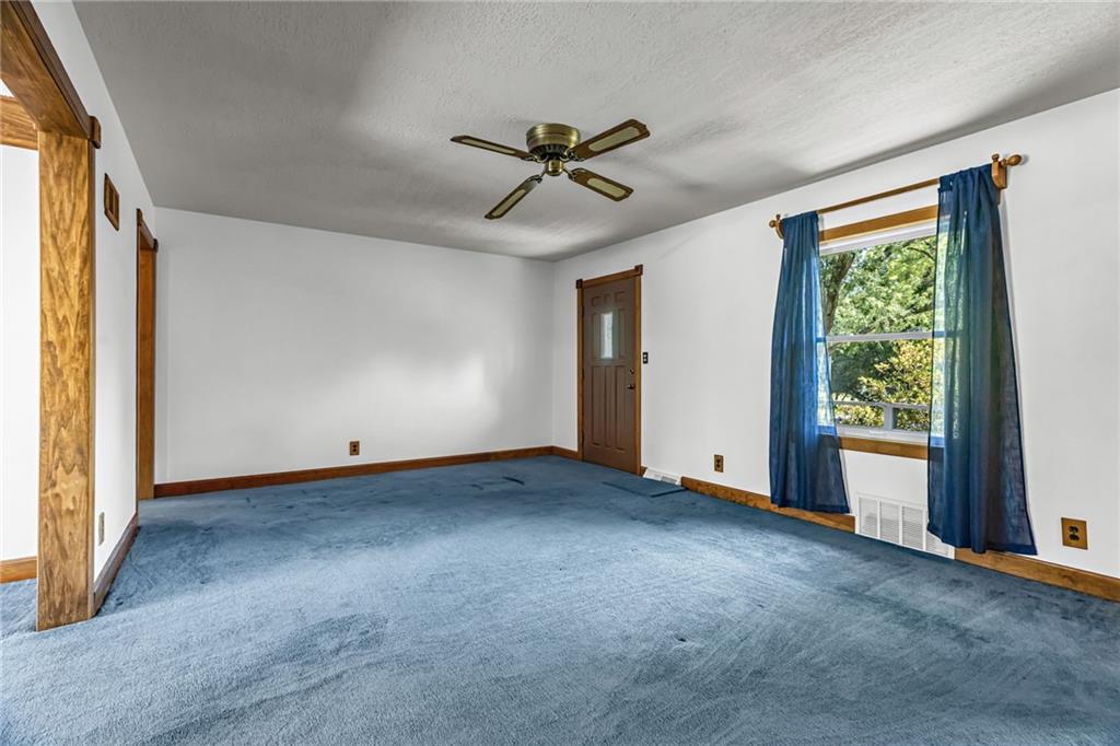 5530 N Spruce Avenue Property Photo 6