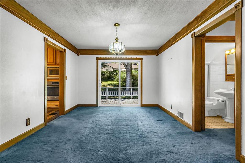 5530 N Spruce Avenue Property Photo 8