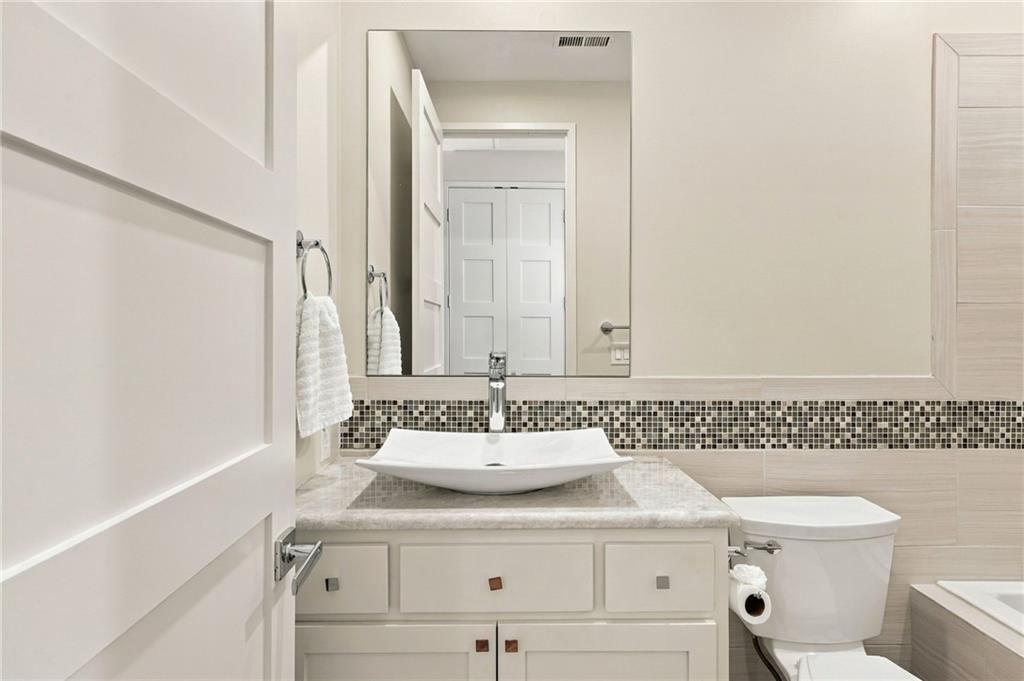 10239 N Kansas Avenue Property Photo 86