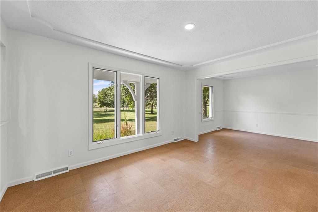905 S Lincoln Avenue Property Photo 8