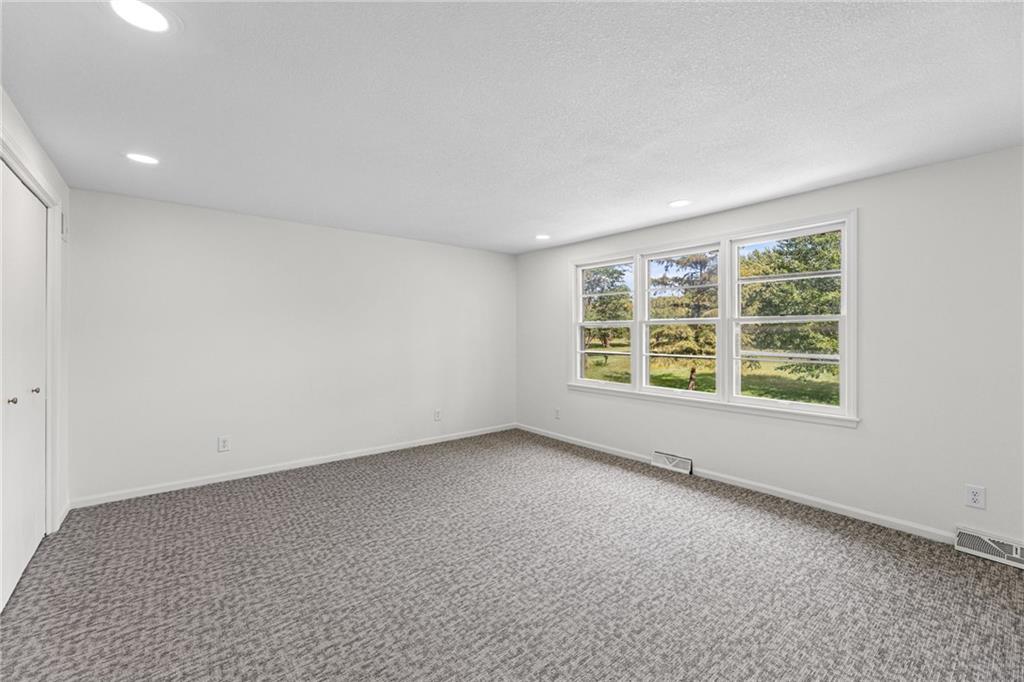 905 S Lincoln Avenue Property Photo 27