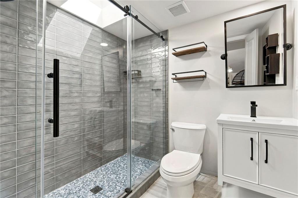 700 E 43rd Street Property Photo 20