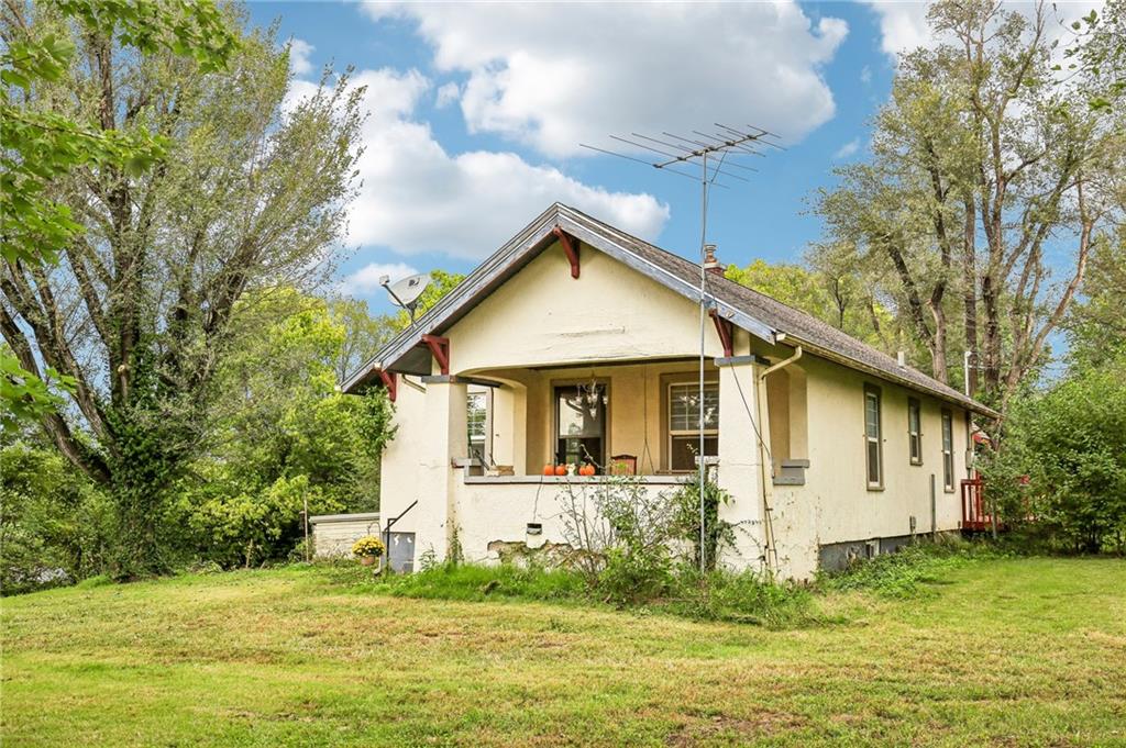17237 286th Road Property Photo 1