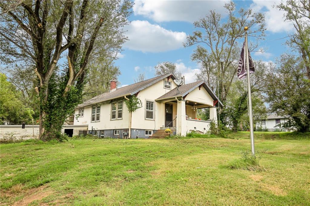 17237 286th Road Property Photo 2