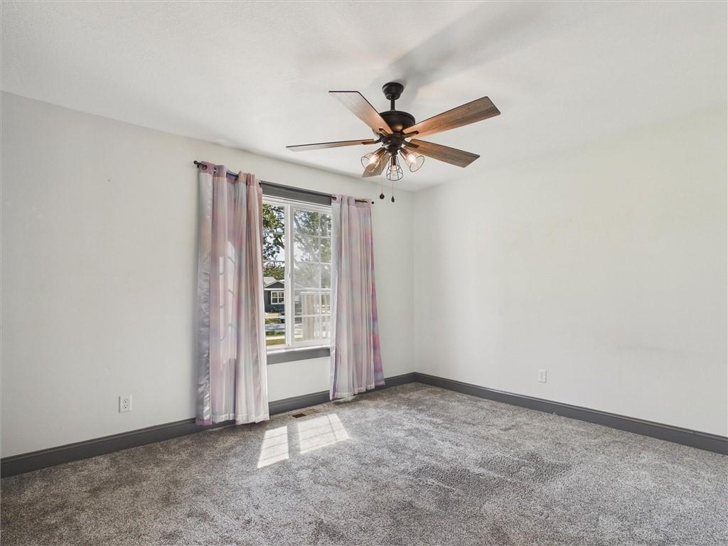 124 W 5th Street Property Photo 18