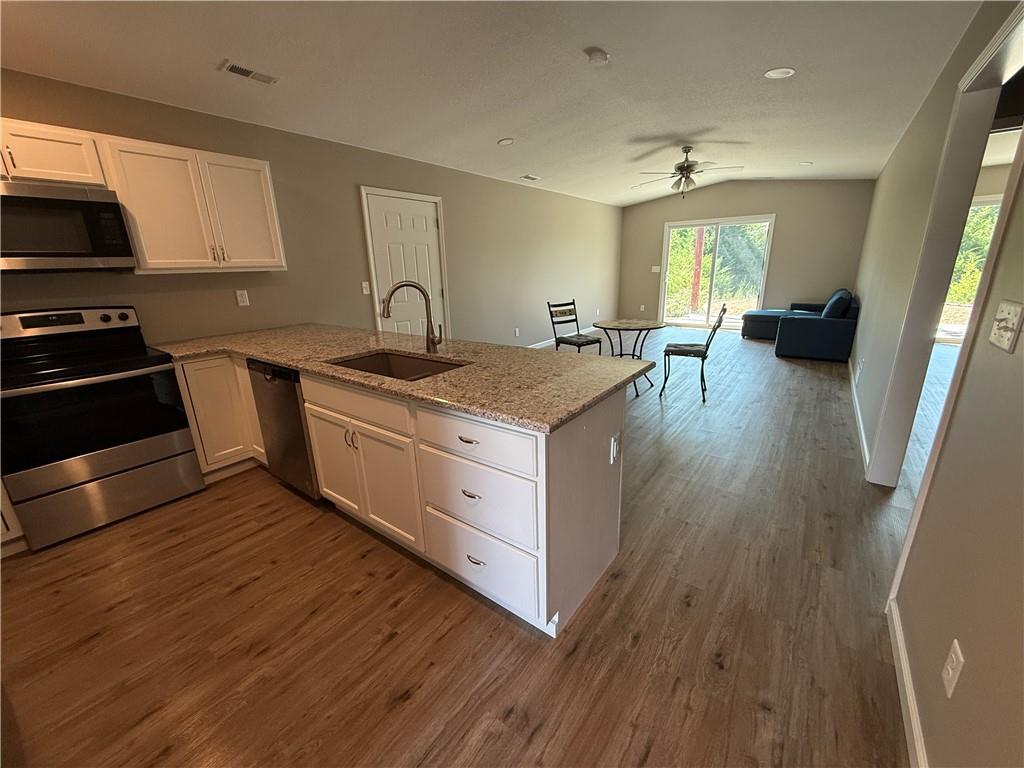 2 Illinois Drive Property Photo 7