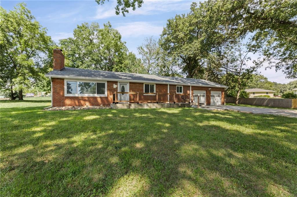 301 N 169 Highway Property Photo 3