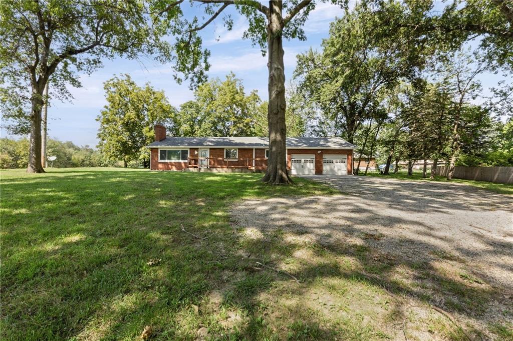 301 N 169 Highway Property Photo 4