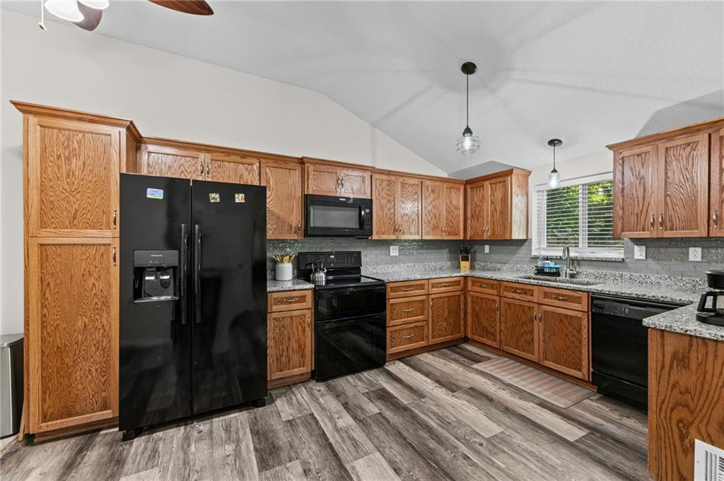 301 N 169 Highway Property Photo 11