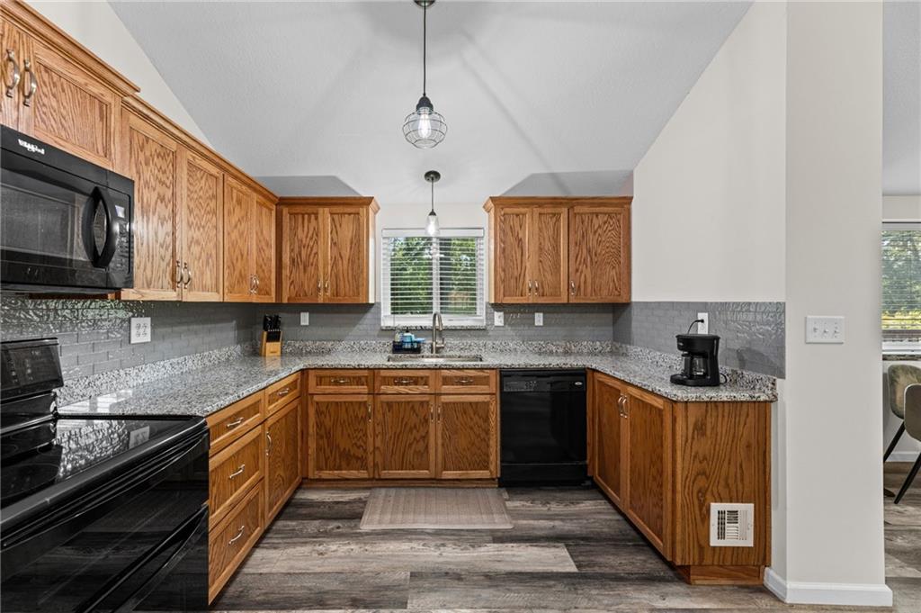 301 N 169 Highway Property Photo 12
