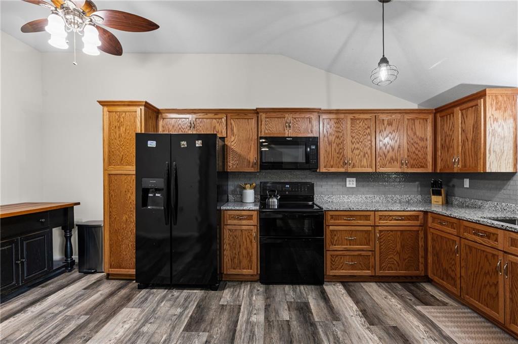 301 N 169 Highway Property Photo 13