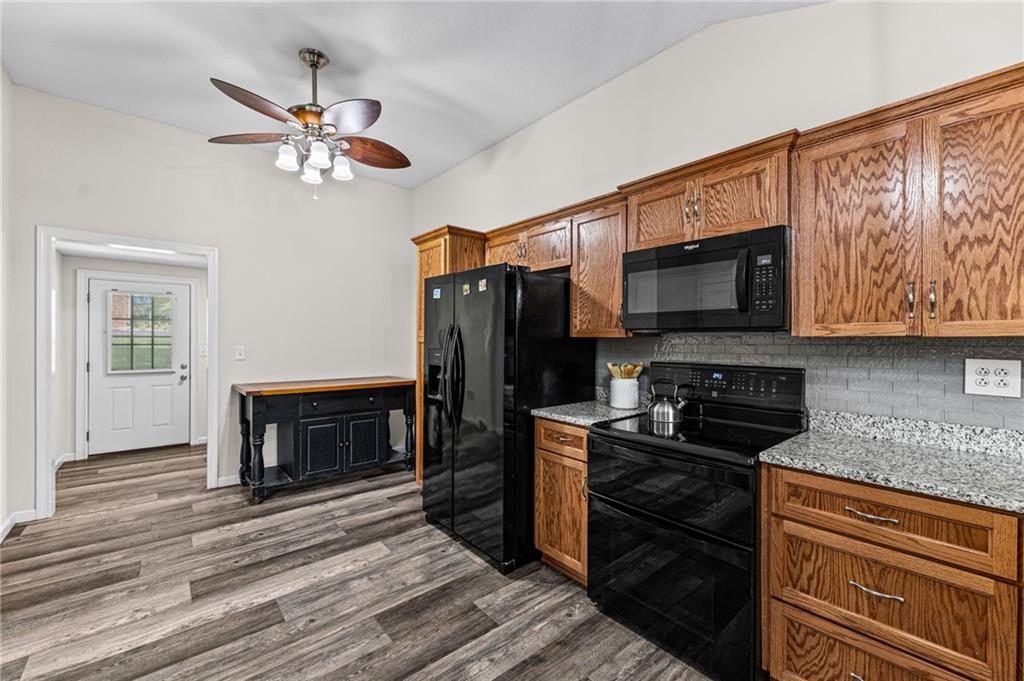 301 N 169 Highway Property Photo 14