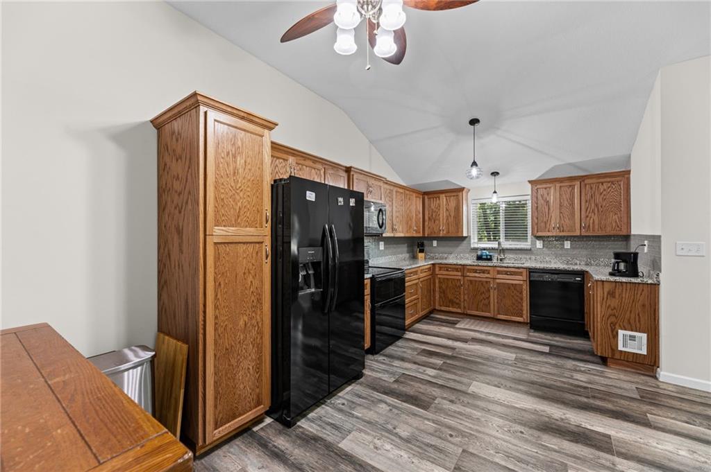 301 N 169 Highway Property Photo 15
