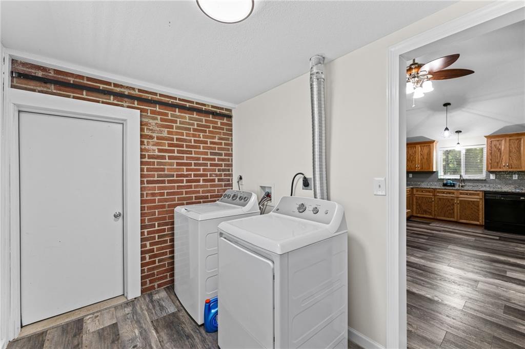 301 N 169 Highway Property Photo 17