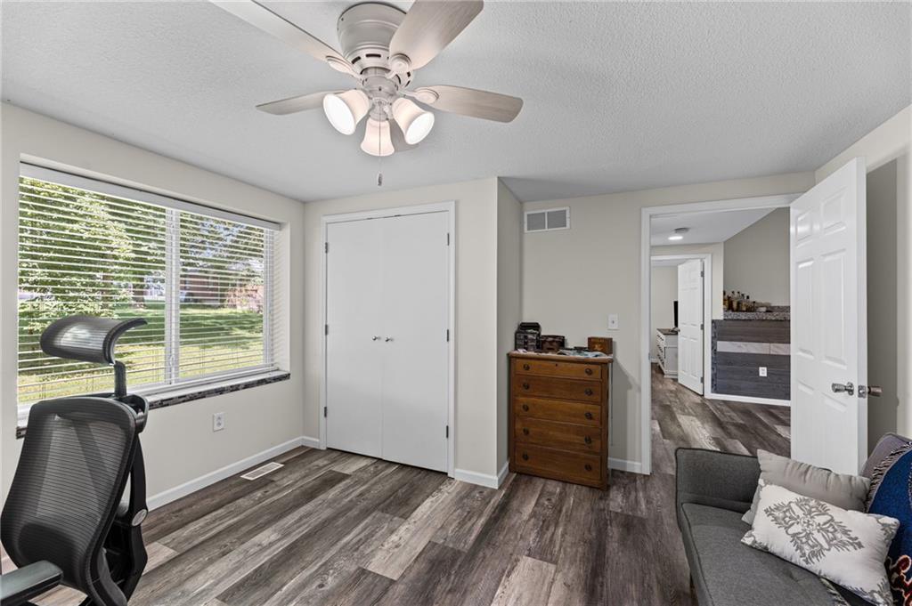 301 N 169 Highway Property Photo 19