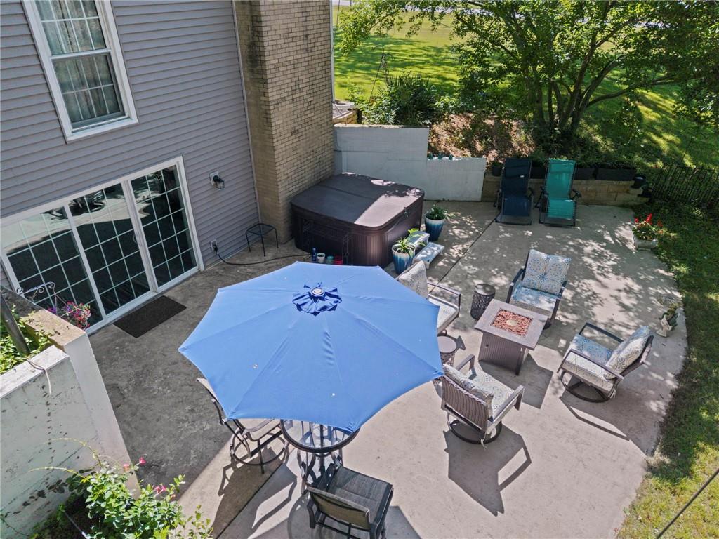 2392 Ne H Highway Property Photo 4