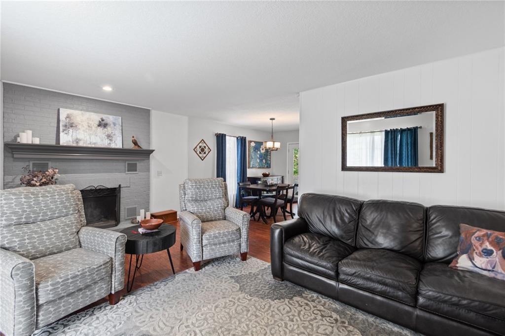 2392 Ne H Highway Property Photo 6