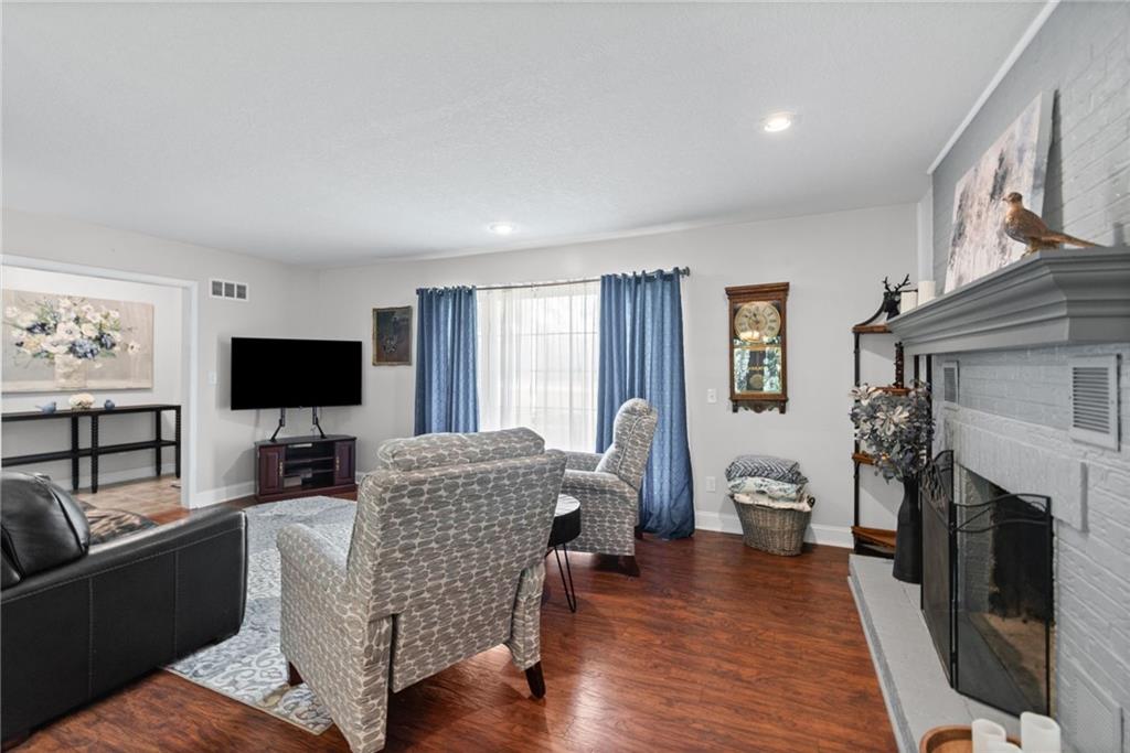 2392 Ne H Highway Property Photo 7