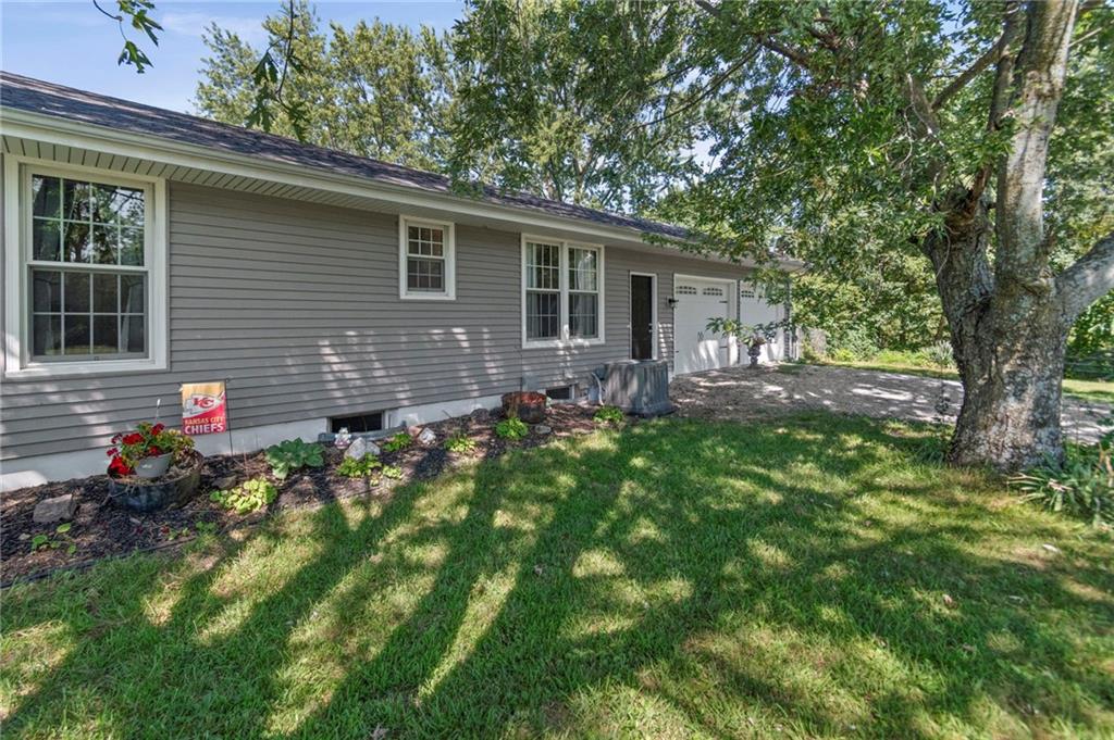 2392 Ne H Highway Property Photo 27