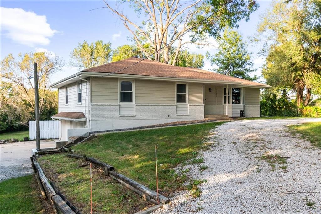 1605 SE M AA Highway Property Photo 1