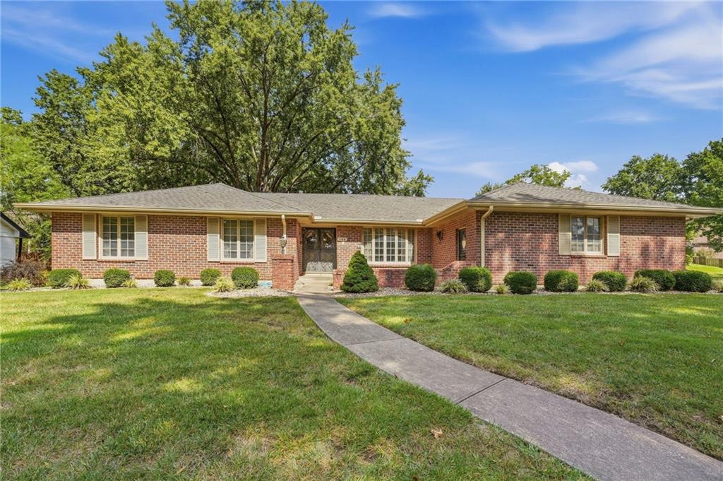 306 NW Lincolnwood Drive Property Photo 1