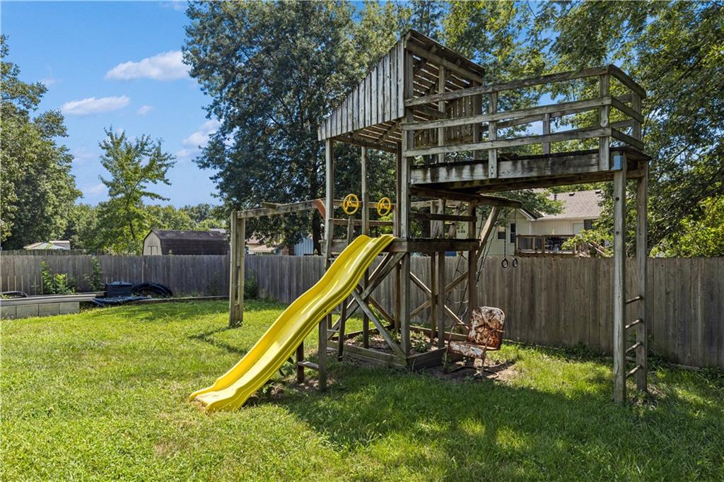 16901 E 49th Terrace Property Photo 5