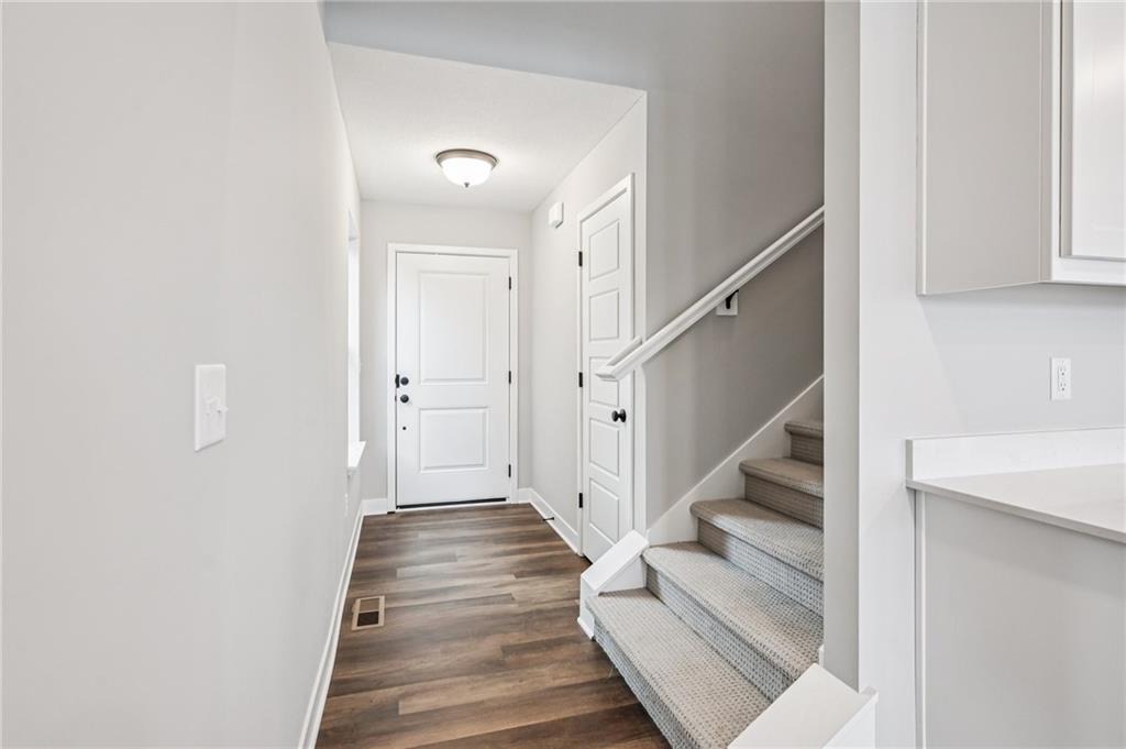8712 Sw Brickell Drive Property Photo 3