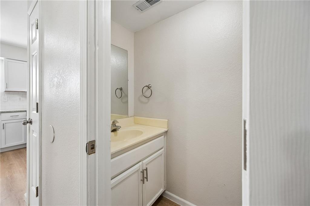 836-38 Walker Court Property Photo 15