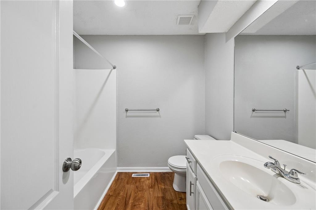 836-38 Walker Court Property Photo 25