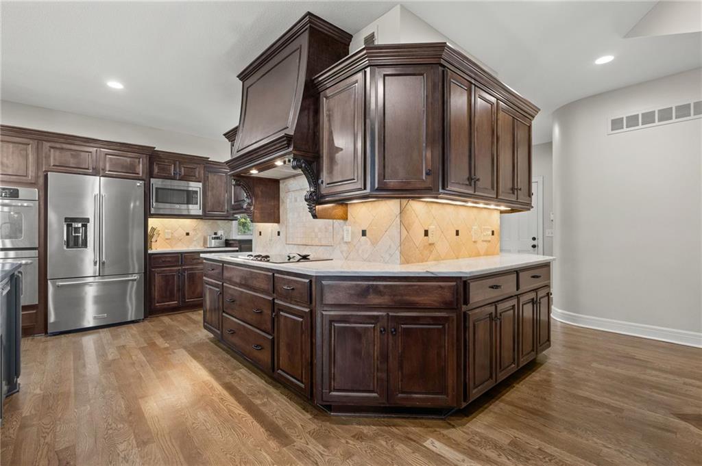 18101 Sunset Drive Property Photo 15