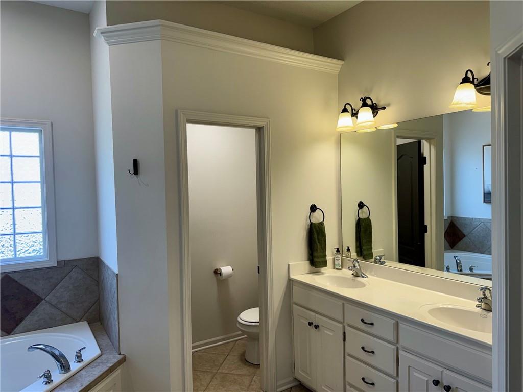 112 S Westglen Drive Property Photo 23