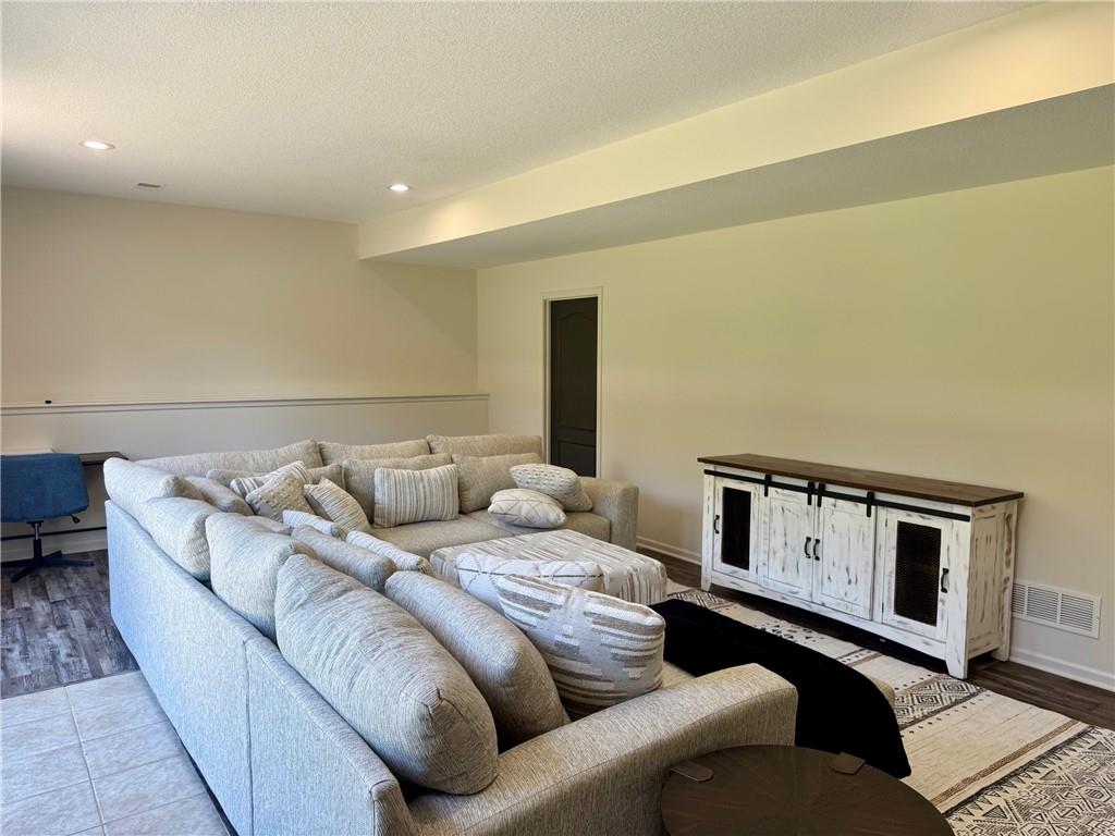 112 S Westglen Drive Property Photo 25