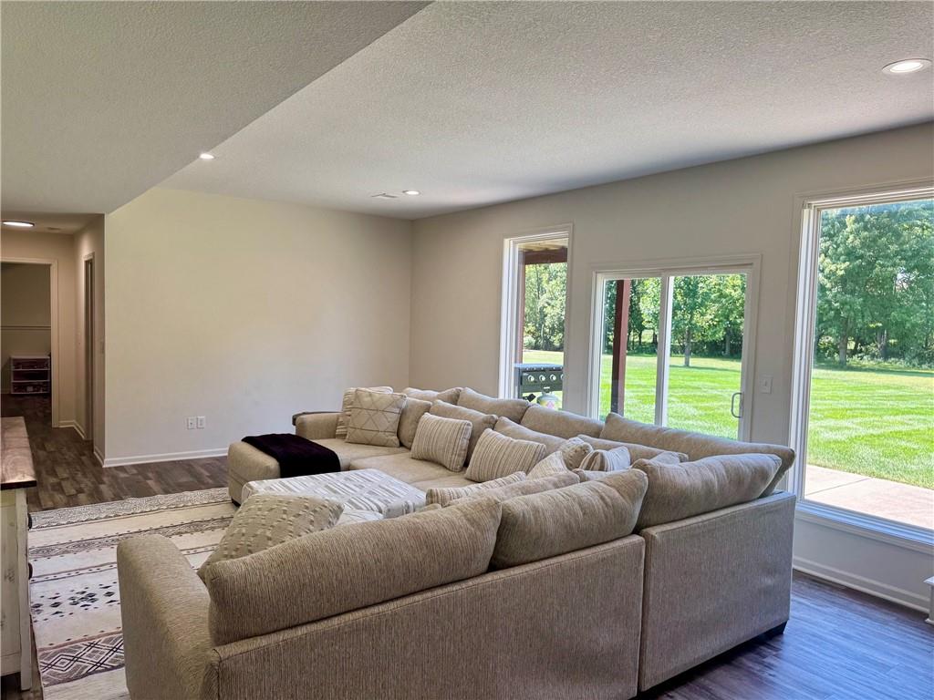 112 S Westglen Drive Property Photo 26