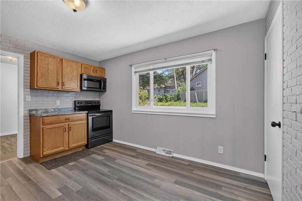 11415 Myrtle Avenue Property Photo 4