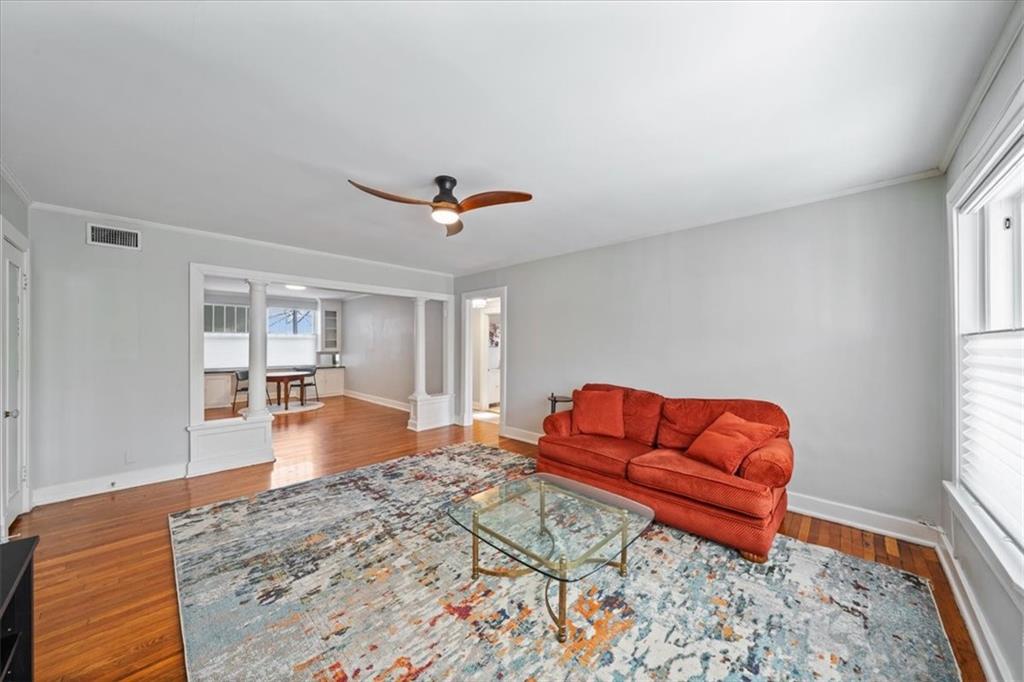 406 E 43rd Street Property Photo 5