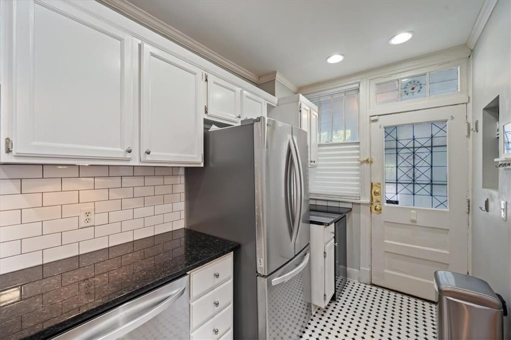 406 E 43rd Street Property Photo 12