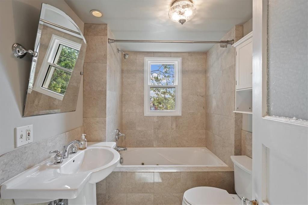 406 E 43rd Street Property Photo 18