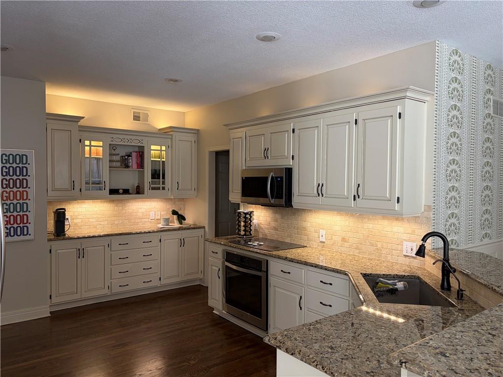 5812 Manor Drive Property Photo 6