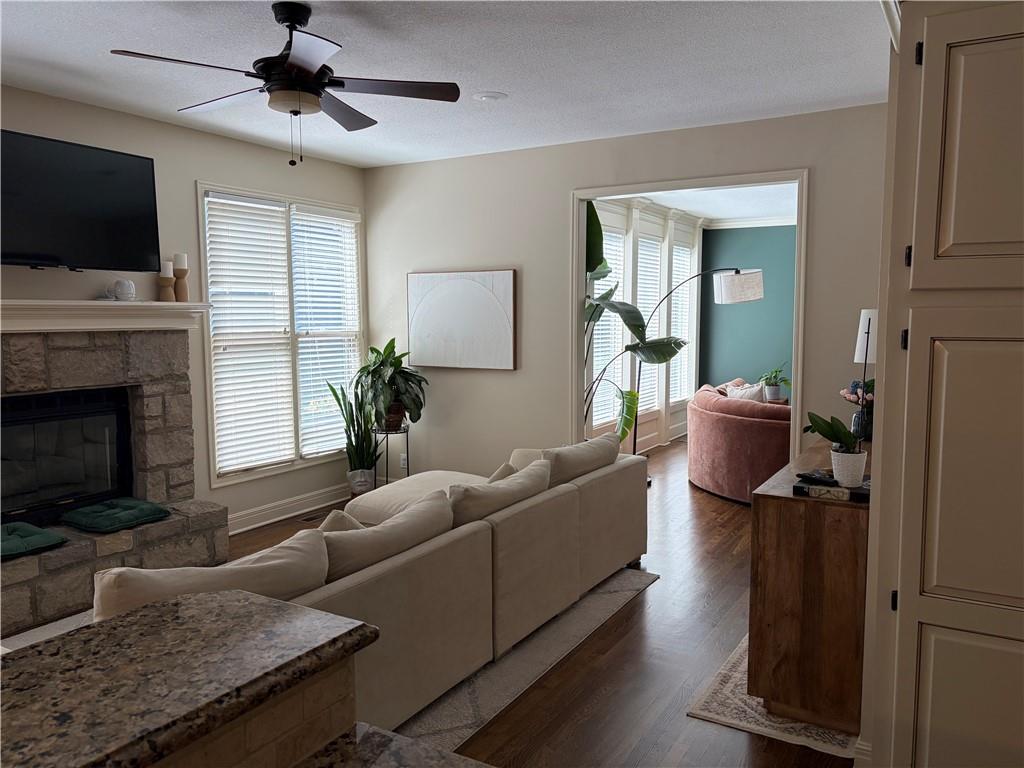 5812 Manor Drive Property Photo 7