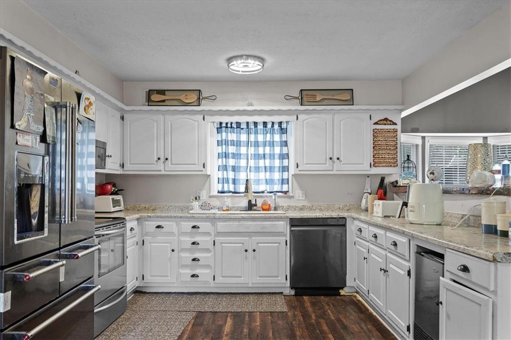 7007 Lakeshore Drive Property Photo 8